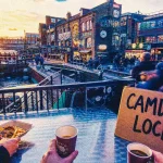 Camden Market à Londres : street food à Camden Lock, canal et enseignes}}