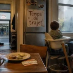 Logement Londres en famille, cuisine et poussette près du métro, matin