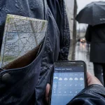 Meteo londres : pluie et vent, ressenti froid sur trottoir humide