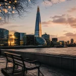 The Shard Londres au golden hour, vue depuis le quai