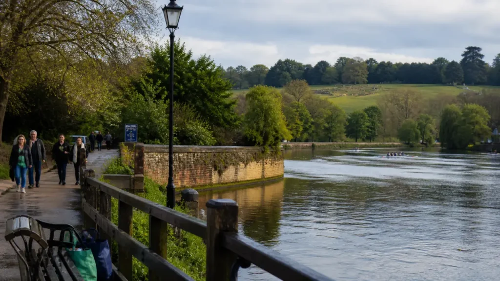 Visiter richmond londres : cerfs et chemin de halage sur la Tamise