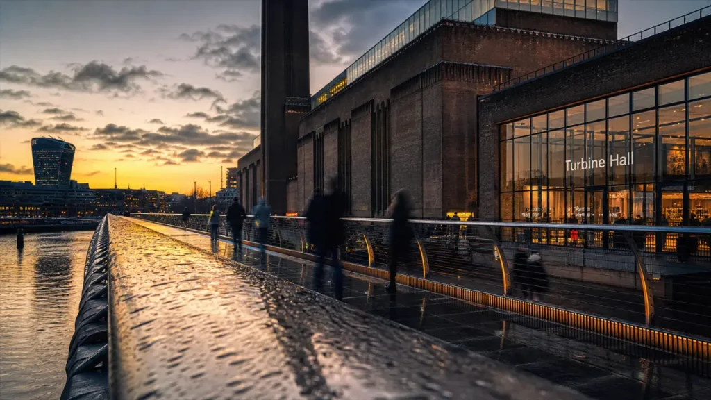 Visiter tate modern londres : vue depuis le Millennium Bridge, photo golden hour