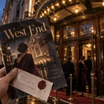 Théâtre Londres au West End, entrée de théâtre à Londres au crépuscule